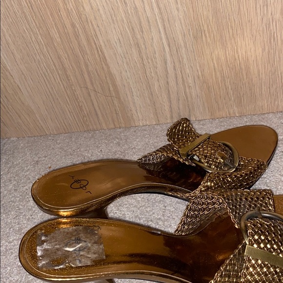 shoes - Picture 3 of 3